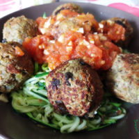 Albóndigas de lentejas con espaguetis de calabacín